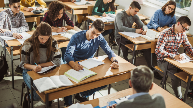 Educação de Jovens e Adultos aliada ao meio ambiente: iniciativas que mudam realidades e criam impacto sustentável — por Sérgio Bento De Araújo.