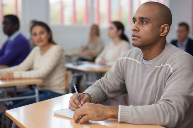 Sérgio Bento De Araújo apresenta como a EJA e projetos ambientais fortalecem comunidades e geram transformação social real.