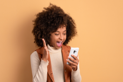 O que é a Choquei: como o perfil de fofocas e entretenimento digital se tornou fenômeno nas redes sociais