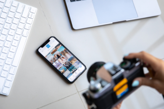 Inteligência artificial invade o mundo dos famosos: como celebridades estão usando a tecnologia para se conectar com fãs?