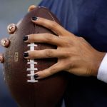Caleb Williams e o esmalte nas unhas: a desconstrução dos estereótipos de gênero no esporte e o impacto cultural