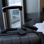 O impacto dos acordos extrajudiciais na privacidade de figuras públicas e a mudança de país como estratégia de recomeço