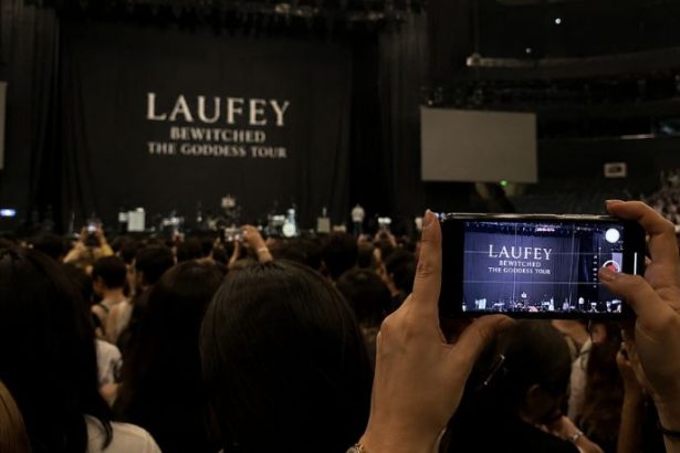 O fenômeno Laufey em São Paulo: a consolidação do jazz-pop na era digital e o impacto no mercado musical
