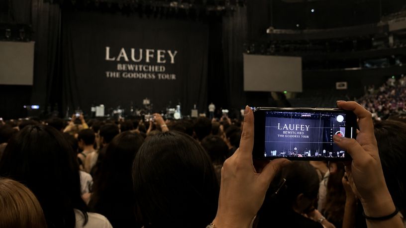 O fenômeno Laufey em São Paulo: a consolidação do jazz-pop na era digital e o impacto no mercado musical